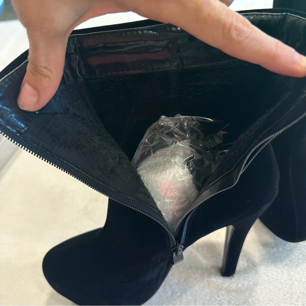 NIB Black Velvet Button Cuff Platform Ankle Boots, High Heel Booties - Picture 5 of 10